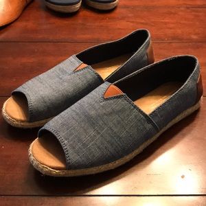 Women’s Toms shoes, size: 8